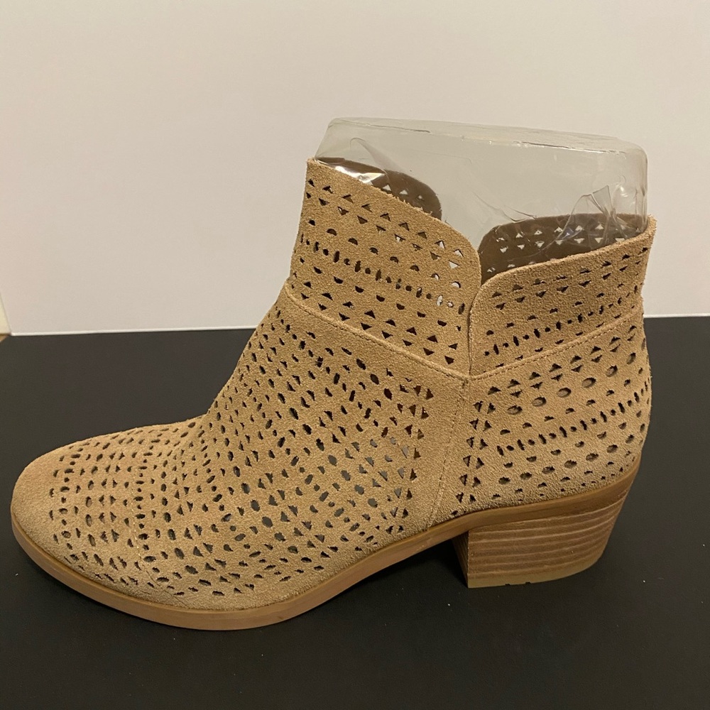 NEVER WORN tan/camel colored booties